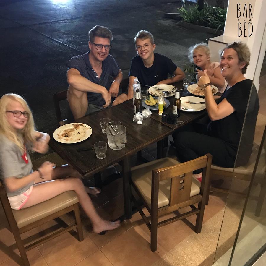 Barandbed Urt Vandrerhjem Surat Thani Eksteriør bilde